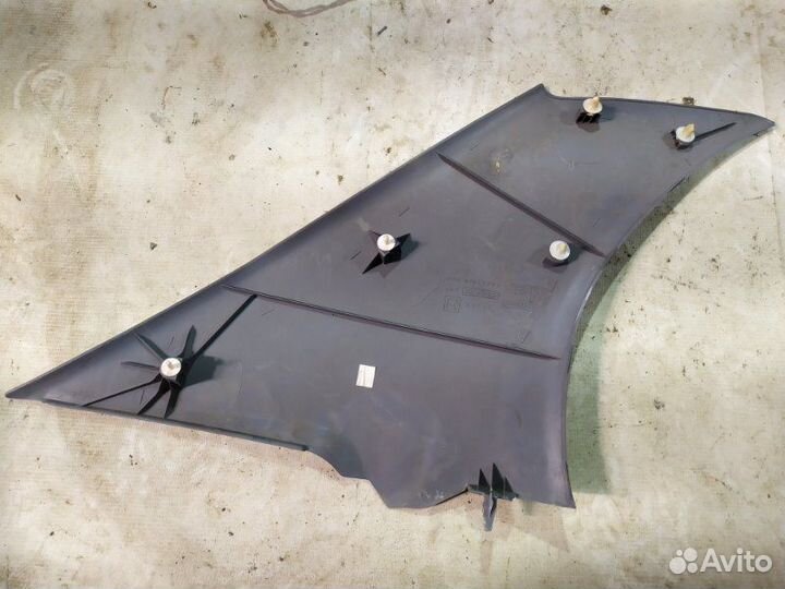 Обшивка стойки задняя правая Toyota Carina E ST191