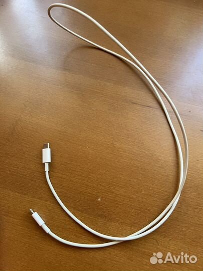 Оригинальный кабель на iPhone