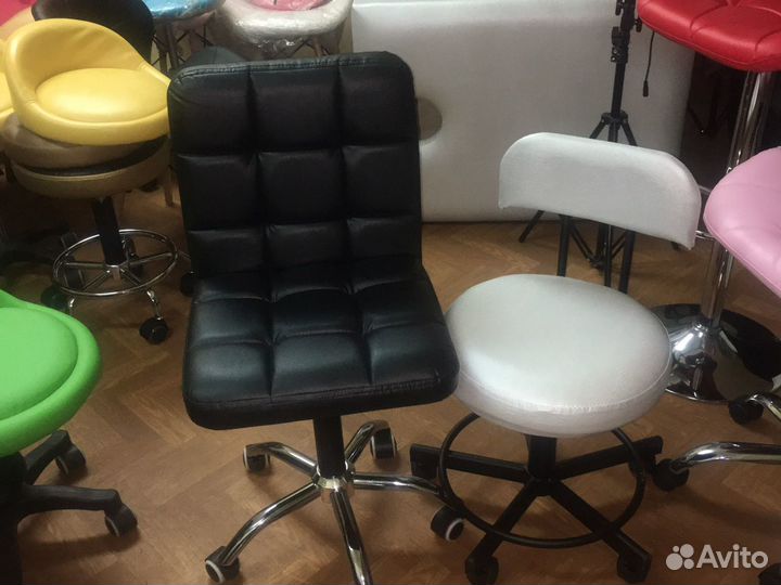 Стул с высокой спинкой