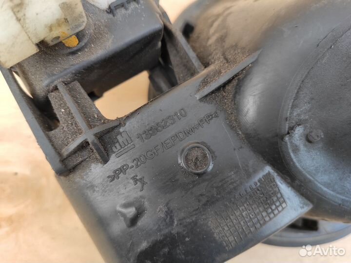 Лючок бензобака на Опель Astra J