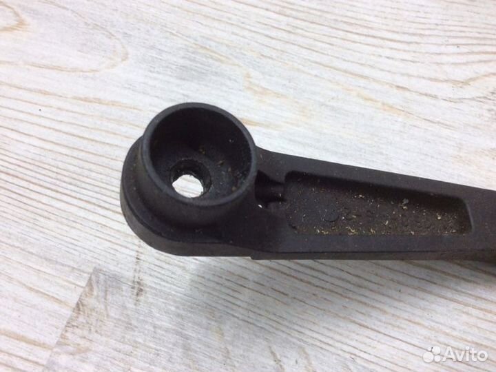 Поводок стеклоочистителя левый передний Mitsubishi