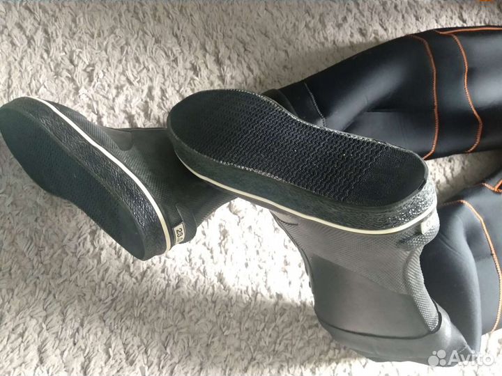 Сухой гидрокостюм