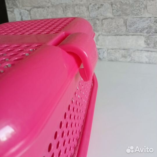 Корзина пластиковая с крышкой и ручками. Розовая