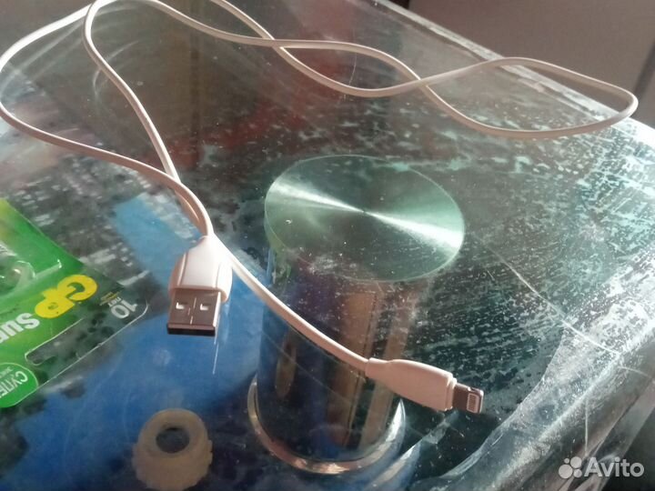 Шнур зарядки на iPhone