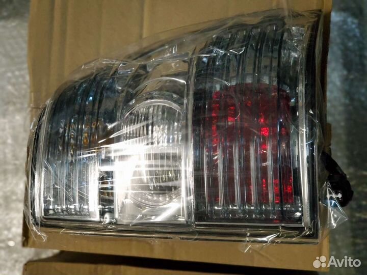 Задний фонарь Mitsubishi Pajero 4