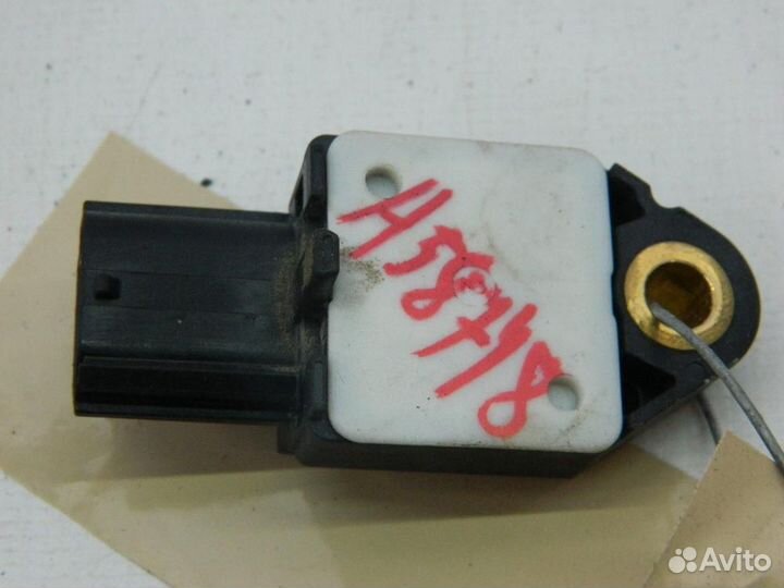 Датчик AIR BAG для Toyota Yaris 2 2005-2011г