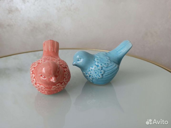 Декоративные птицы и фарфоровые котики