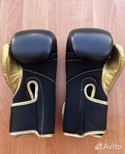 Боксерские перчатки