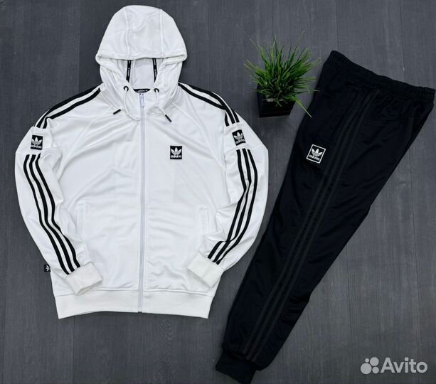 Спортивный костюм Adidas весенний