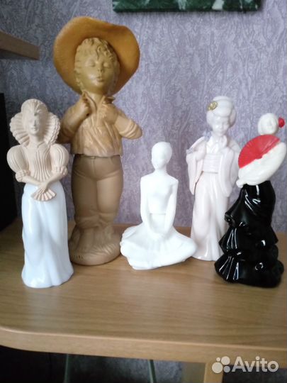 Флаконы статуэтки компании avon