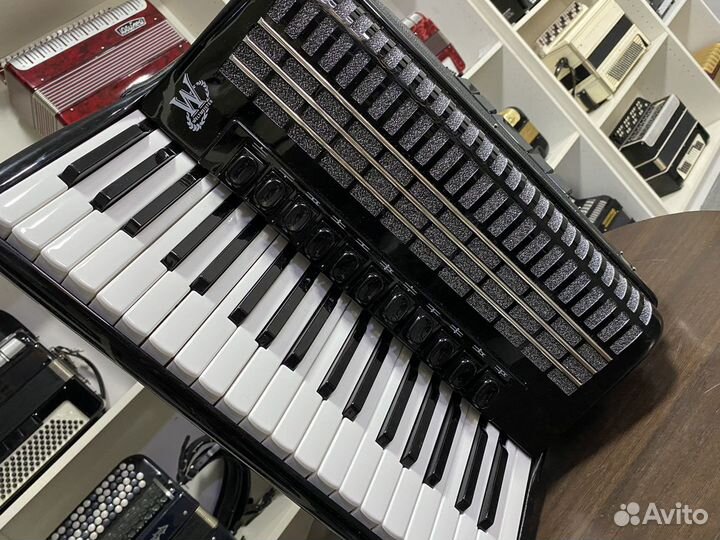 Аккордеон Weltmeister Topas IV