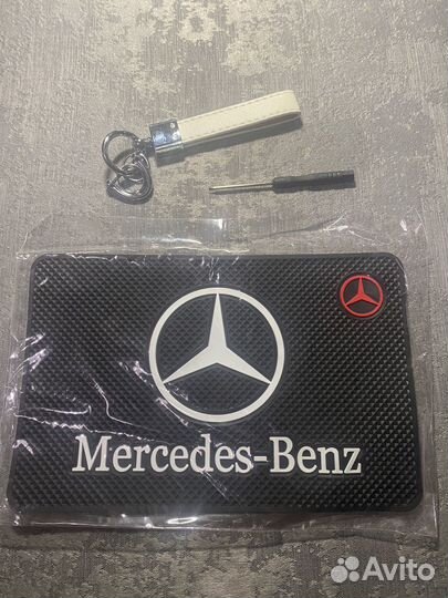 Брелок + коврик на панель с logo Mercedes