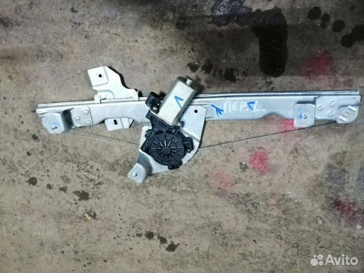 Стеклоподъемник передний левый Renault Sandero