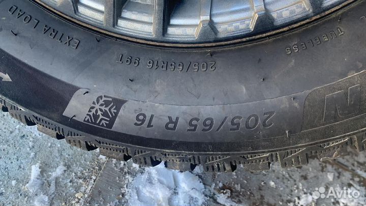 Michelin X-Ice North 4 205/65 R16