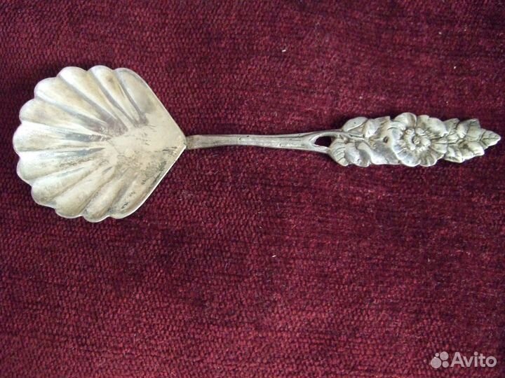 Серебряная сервировочная ложечка