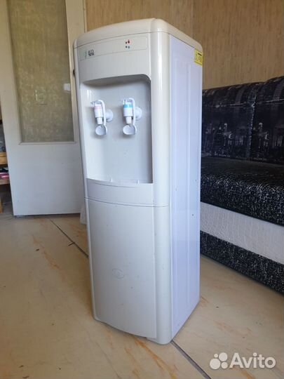 Кулер для воды напольный