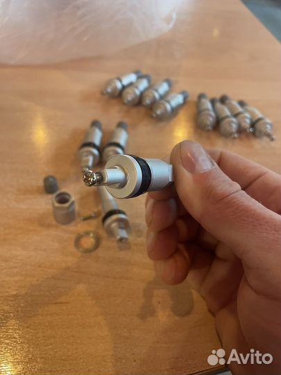 Вентиль датчика давления колёс N17