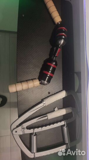 Выдвижная полка для клавиатуры и мышки