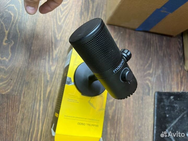 Студийный микрофон