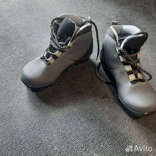 Лыжные ботинки 32