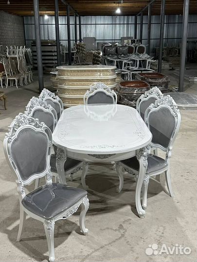 Стол и стулья