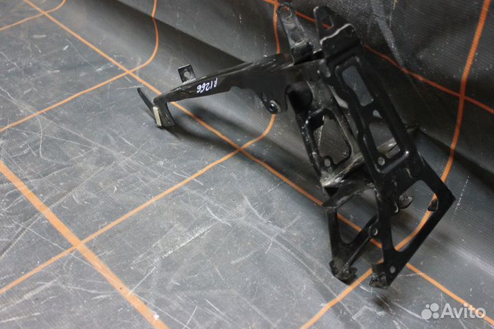 Кронштейн фары противотуманной левой - BMW 3 F34