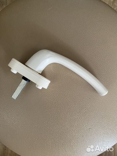 Ручки оконные белые, заглушки и прочее для окон