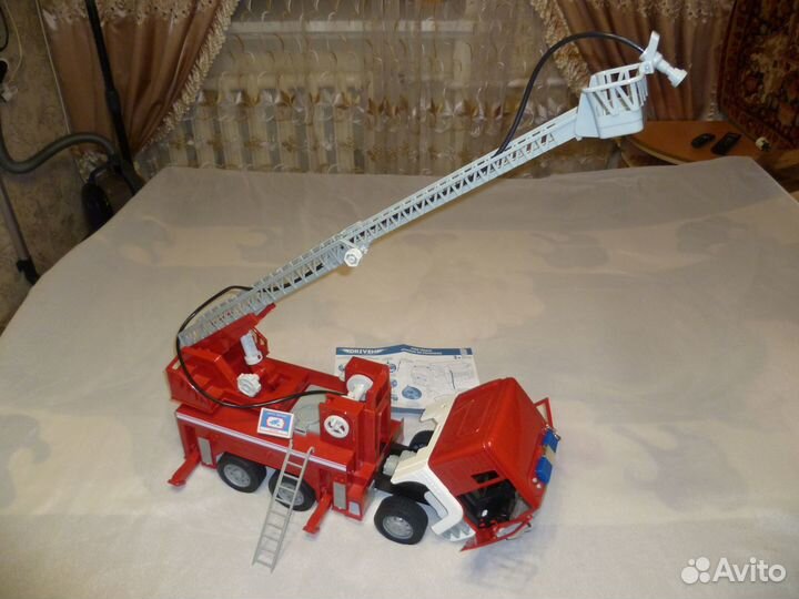 Детская игрушка пожарная машина 