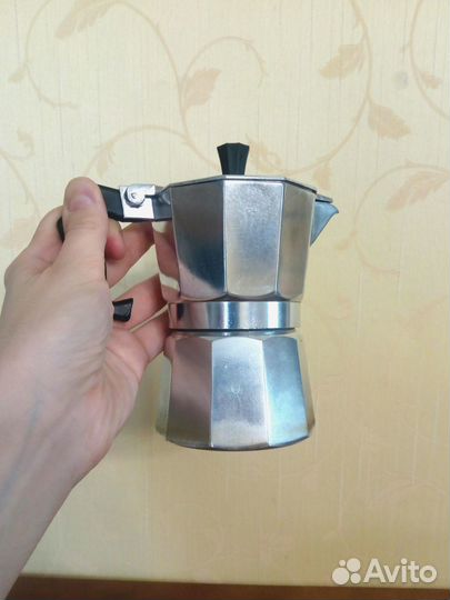 Гейзерная кофеварка и кофейная пара