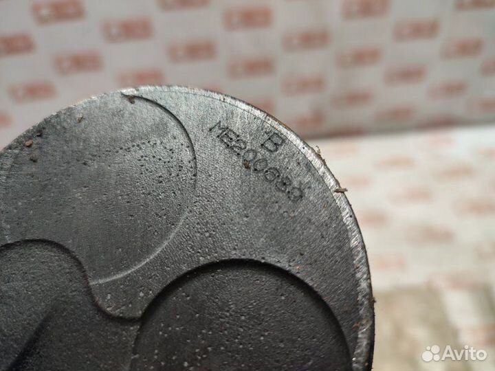 Поршень с шатуном Mitsubishi Pajero 4M40 1994-2000