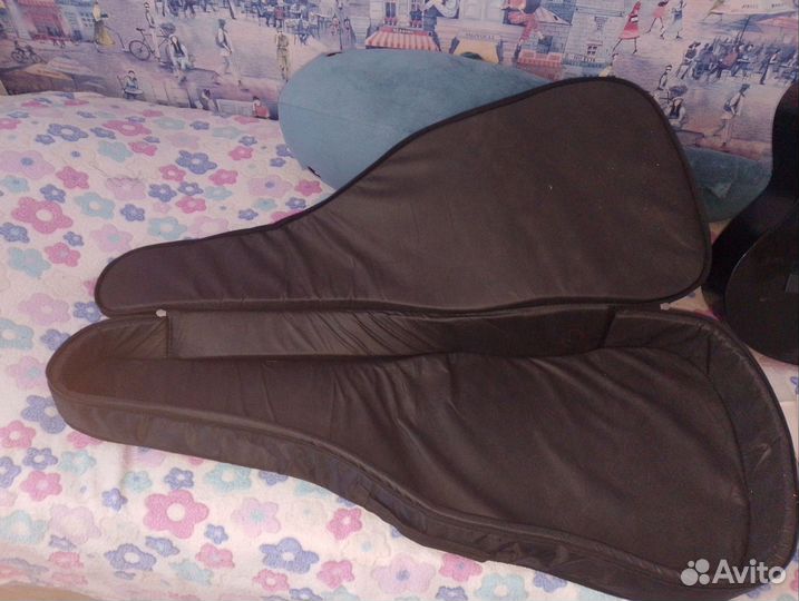 Акустическая гитара