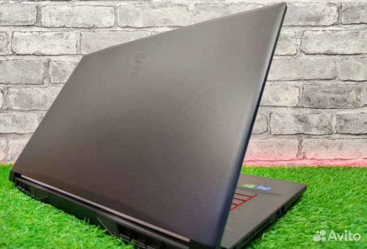 144Hz MSI i5-11400H / RTX 1650 / RAM 16 / SSD 256