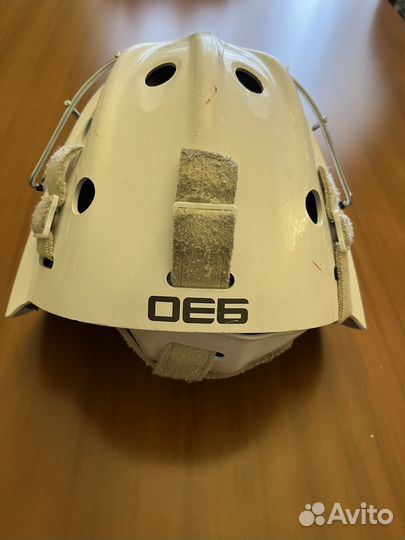Хоккейный шлем