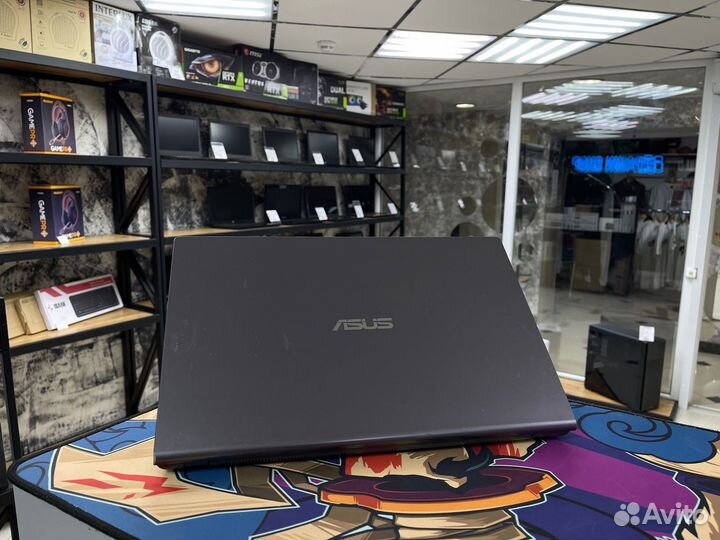 Asus i3-8145U/MX 250 2GB/8GB/1000GB/SSD 128GB