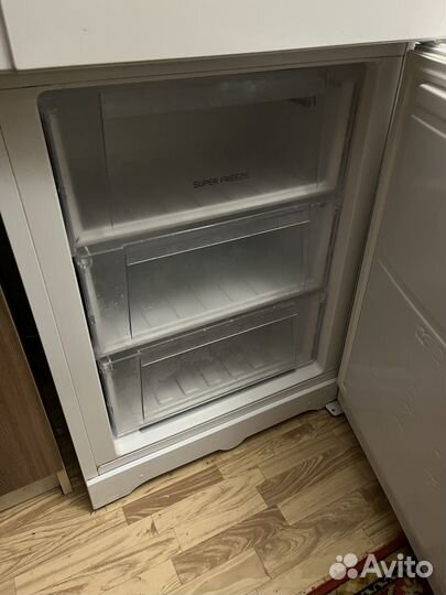 Холодильник Hotpoint Ariston