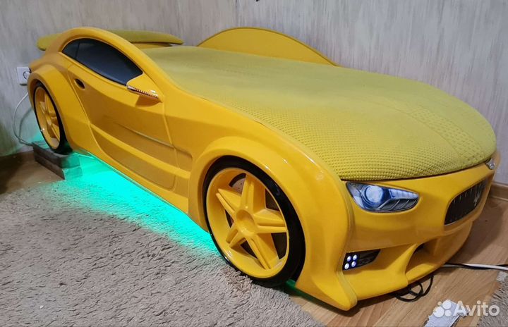 Детская кровать машина