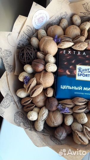 Букет с рафаэлло, зефиром, орехами, мужской букет