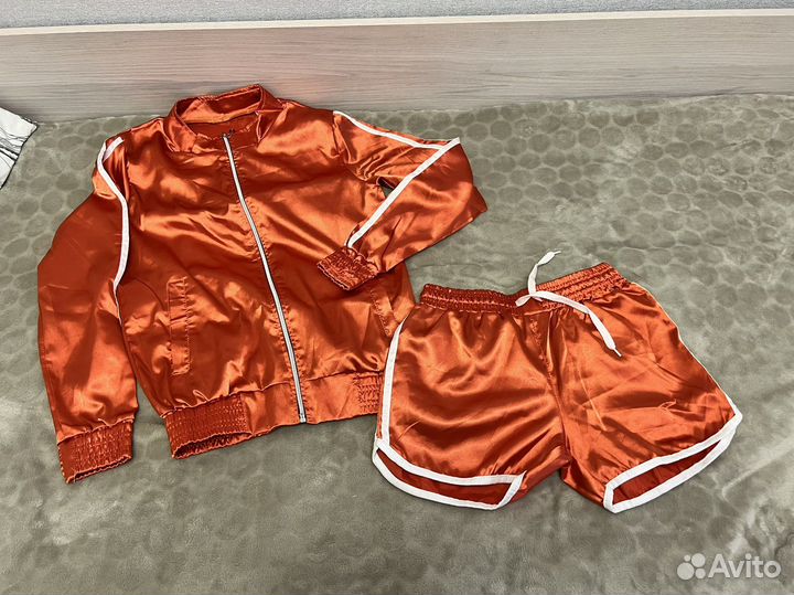 Костюм женский спортивный