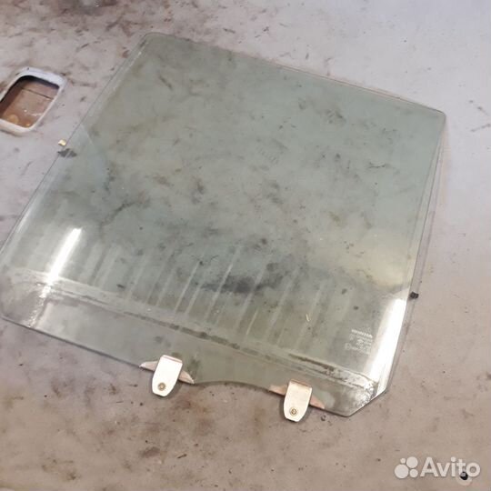 Стекло задней левой двери Хонд срв 1