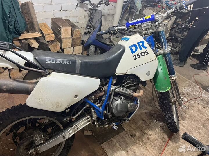 Suzuki DR250s