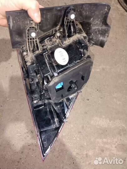 Фонарь задний левый наружный Volkswagen Tiguan 2