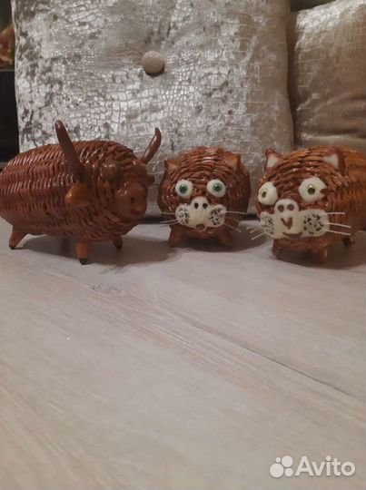 Бычок и кошечки