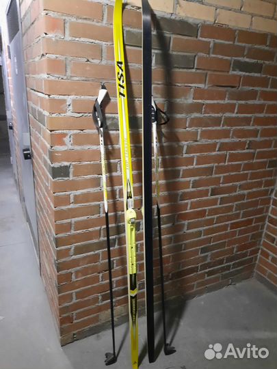 Палки лыжные и ботинки 41-42 размер