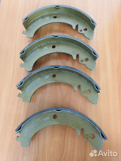 Колодки барабанного тормоза с накладками в сборе