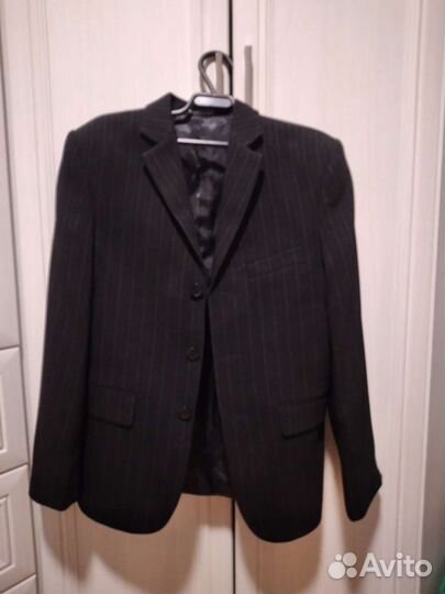 Новый школьный костюм на мальчика