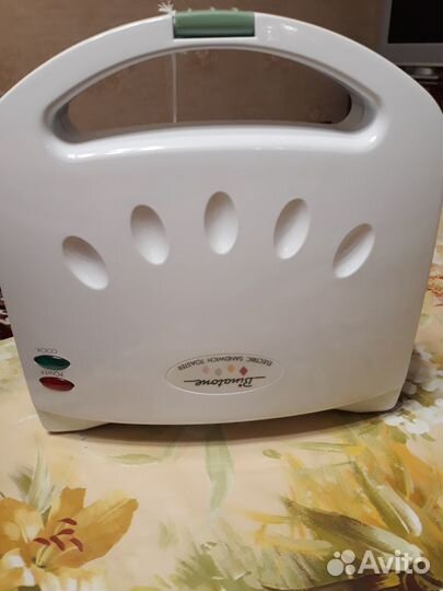 Электрический сэндвич-тостер binatone