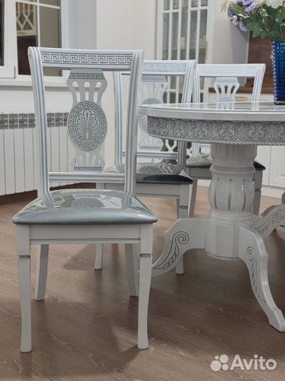 Стол обеденный из масива