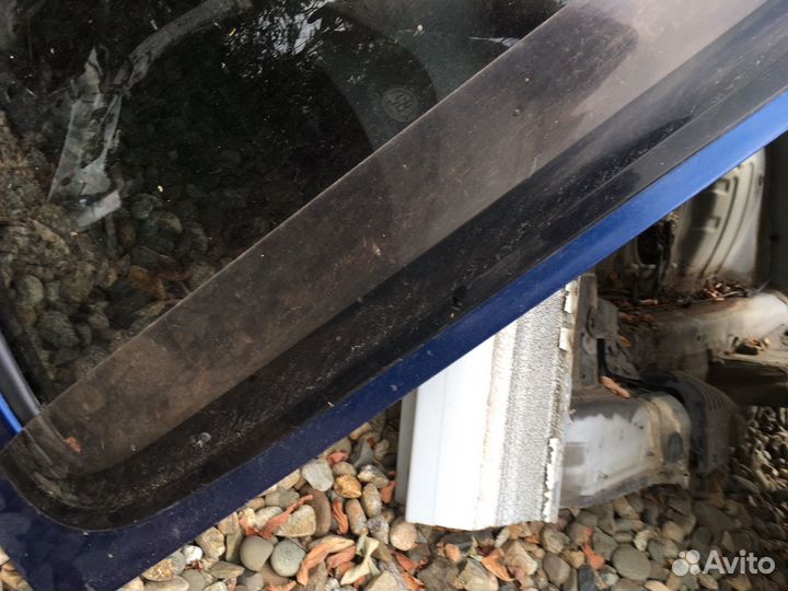 Toyota funcargo ветровик задний. Оригинал