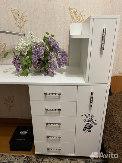 Маникюрный стол