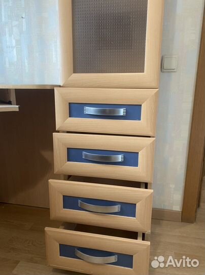 Компьютерный угловой стол, комбинирован с шкафом